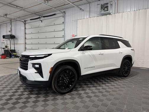 Summit White 2024 Chevrolet Traverse LT