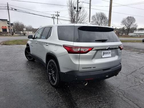 Silver Ice Metallic 2019 Chevrolet Traverse LS