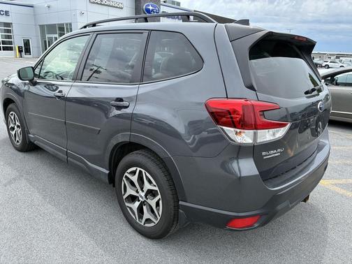 Magnetite Gray Metallic 2024 Subaru Forester Premium