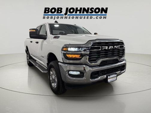 Bright White Clearcoat 2026 RAM 2500 Big Horn Crew Cab 4x4 6'4' Box
