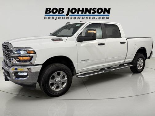 Bright White Clearcoat 2026 RAM 2500 Big Horn Crew Cab 4x4 6'4' Box