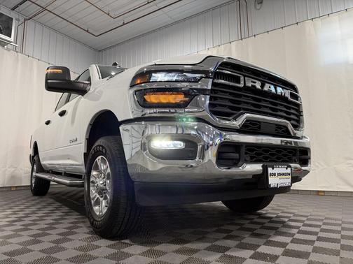 Bright White Clearcoat 2026 RAM 2500 Big Horn Crew Cab 4x4 6'4' Box