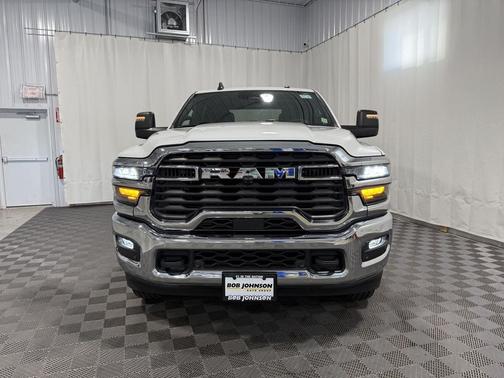 Bright White Clearcoat 2026 RAM 2500 Big Horn Crew Cab 4x4 6'4' Box