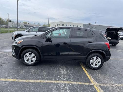 Mosaic Black Metallic 2020 Chevrolet Trax LS