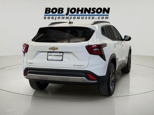 Summit White 2024 Chevrolet Trax LT