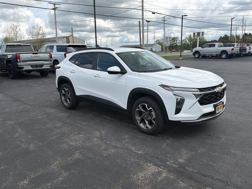 Summit White 2024 Chevrolet Trax LT