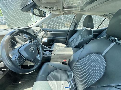 Midnight Black Metallic 2021 Toyota Camry SE