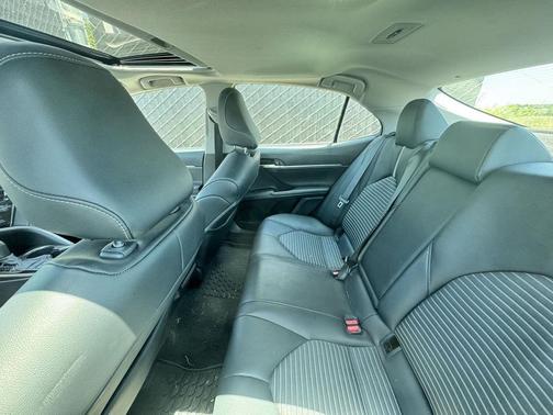 Midnight Black Metallic 2021 Toyota Camry SE