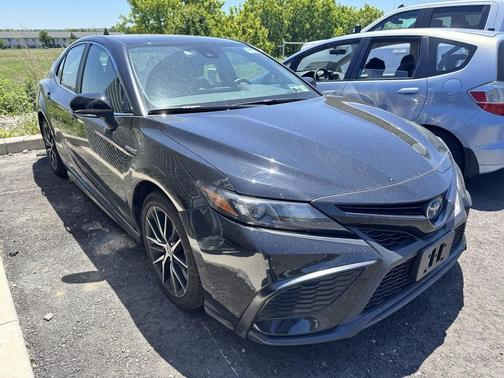 Midnight Black Metallic 2021 Toyota Camry SE