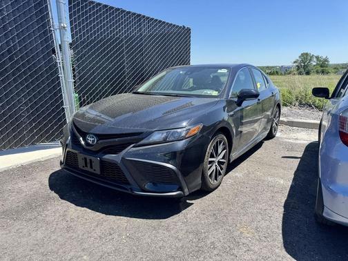 Midnight Black Metallic 2021 Toyota Camry SE