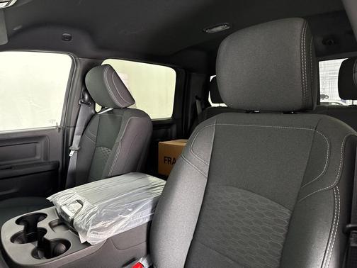 2025 RAM 3500 Tradesman Crew Cab 4x4 8' Box