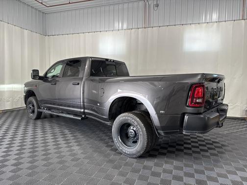 2025 RAM 3500 Tradesman Crew Cab 4x4 8' Box