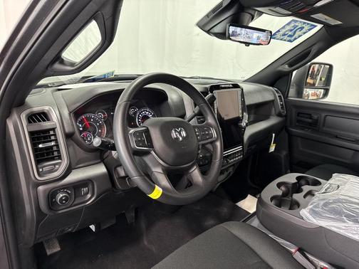 2025 RAM 3500 Tradesman Crew Cab 4x4 8' Box