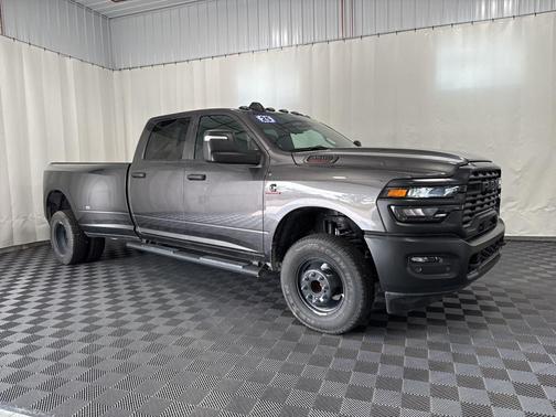 2025 RAM 3500 Tradesman Crew Cab 4x4 8' Box