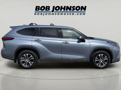 Moon Dust 2021 Toyota Highlander XLE