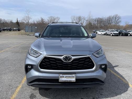 Moon Dust 2021 Toyota Highlander XLE