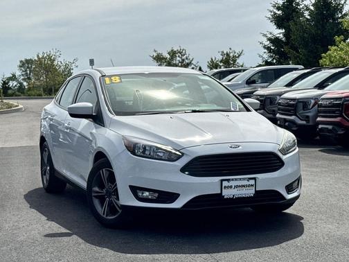 Oxford White 2018 Ford Focus SE