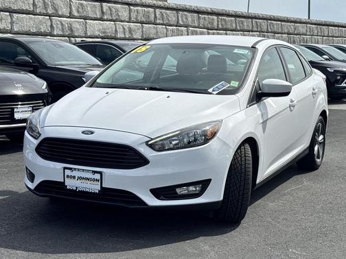 Oxford White 2018 Ford Focus SE