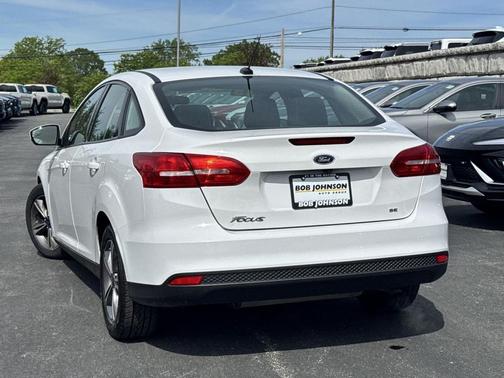 Oxford White 2018 Ford Focus SE