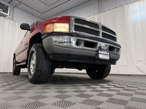 RED 1999 Dodge Ram 1500 2dr Club Cab 139 WB 4WD