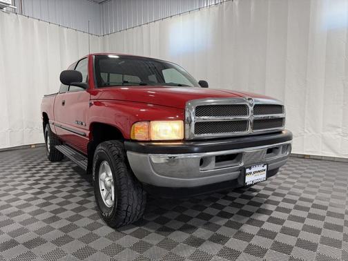 RED 1999 Dodge Ram 1500 2dr Club Cab 139 WB 4WD