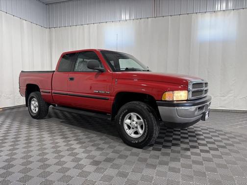 RED 1999 Dodge Ram 1500 2dr Club Cab 139 WB 4WD