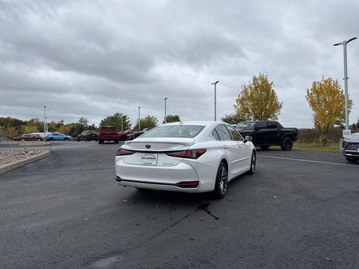 2024 Lexus ES 300h Ultra Luxury