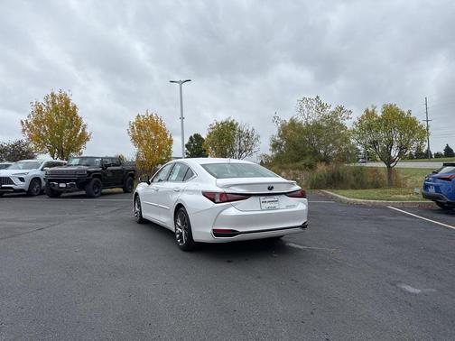 2024 Lexus ES 300h Ultra Luxury