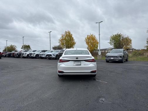 2024 Lexus ES 300h Ultra Luxury