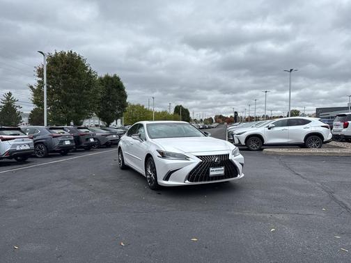 2024 Lexus ES 300h Ultra Luxury