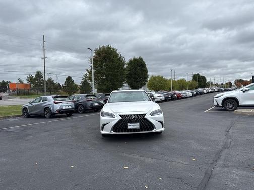 2024 Lexus ES 300h Ultra Luxury