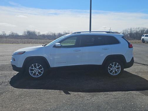 Bright White Clearcoat 2018 Jeep Cherokee Latitude Plus