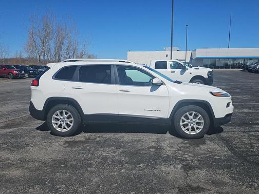 Bright White Clearcoat 2018 Jeep Cherokee Latitude Plus