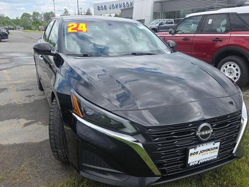 Super Black 2024 Nissan Altima Platinum