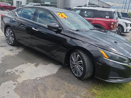 Super Black 2024 Nissan Altima Platinum