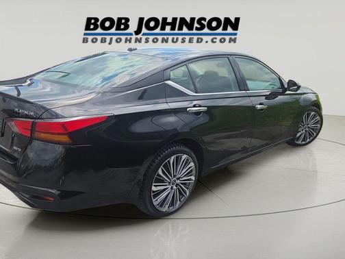 Super Black 2024 Nissan Altima Platinum