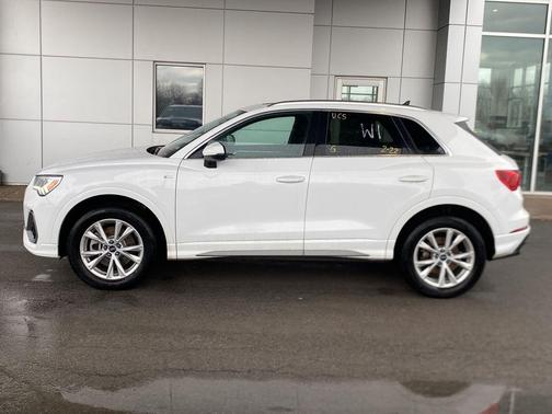 2025 Audi Q3 Premium 45 TFSI S line quattro Tiptronic