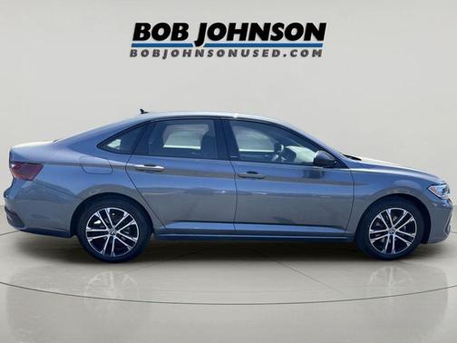 Platinum Gray Metallic 2024 Volkswagen Jetta 1.5T Sport