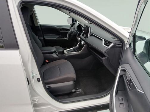 Ice Cap 2023 Toyota RAV4 LE