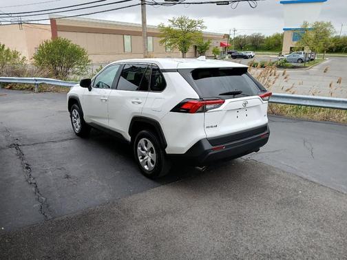 Ice Cap 2023 Toyota RAV4 LE