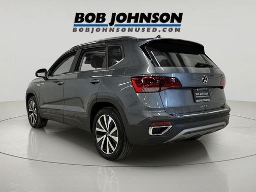 Platinum Gray Metallic 2022 Volkswagen Taos 1.5T SE