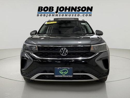 Platinum Gray Metallic 2022 Volkswagen Taos 1.5T SE