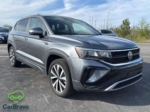 Platinum Gray Metallic 2022 Volkswagen Taos 1.5T SE