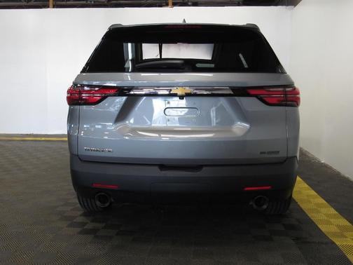 Sterling Gray Metallic 2023 Chevrolet Traverse LS