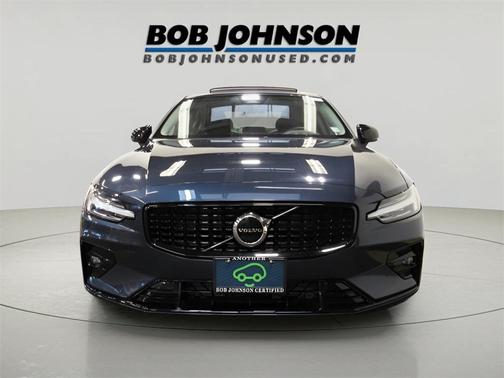 2024 Volvo S60 B5 Core Dark Theme