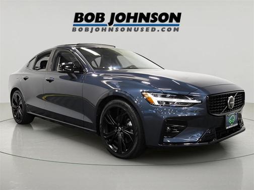 2024 Volvo S60 B5 Core Dark Theme