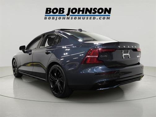 2024 Volvo S60 B5 Core Dark Theme
