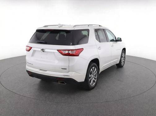 Summit White 2018 Chevrolet Traverse Premier