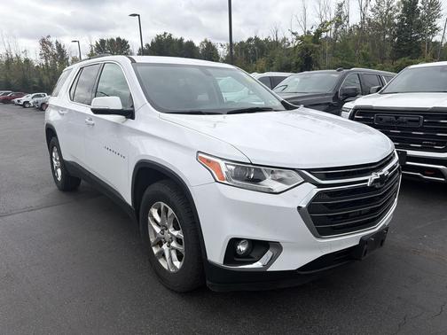 Summit White 2019 Chevrolet Traverse LT Cloth