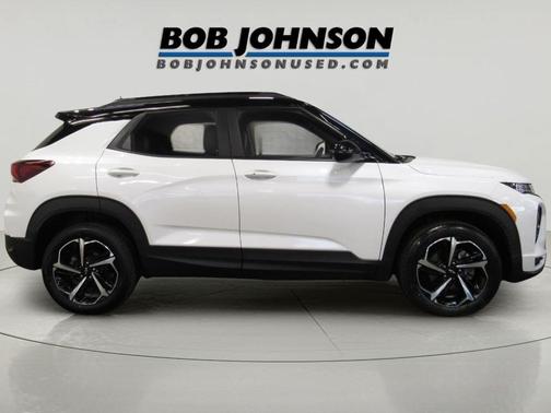 Iridescent Pearl Tricoat 2023 Chevrolet Trailblazer RS